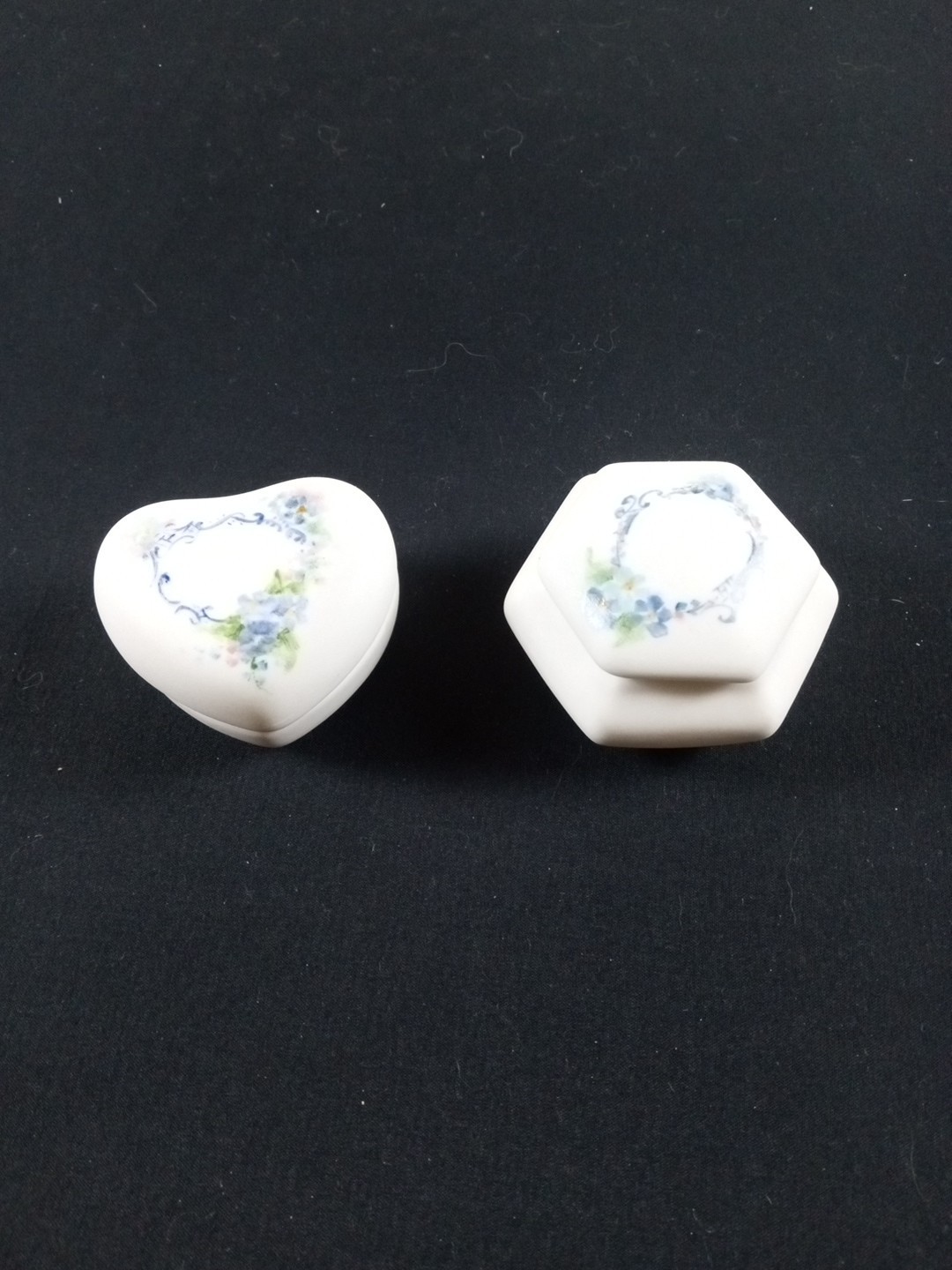 Set Of 2 Small Hand Painted Ceramic Trinket Boxes Lided Floral