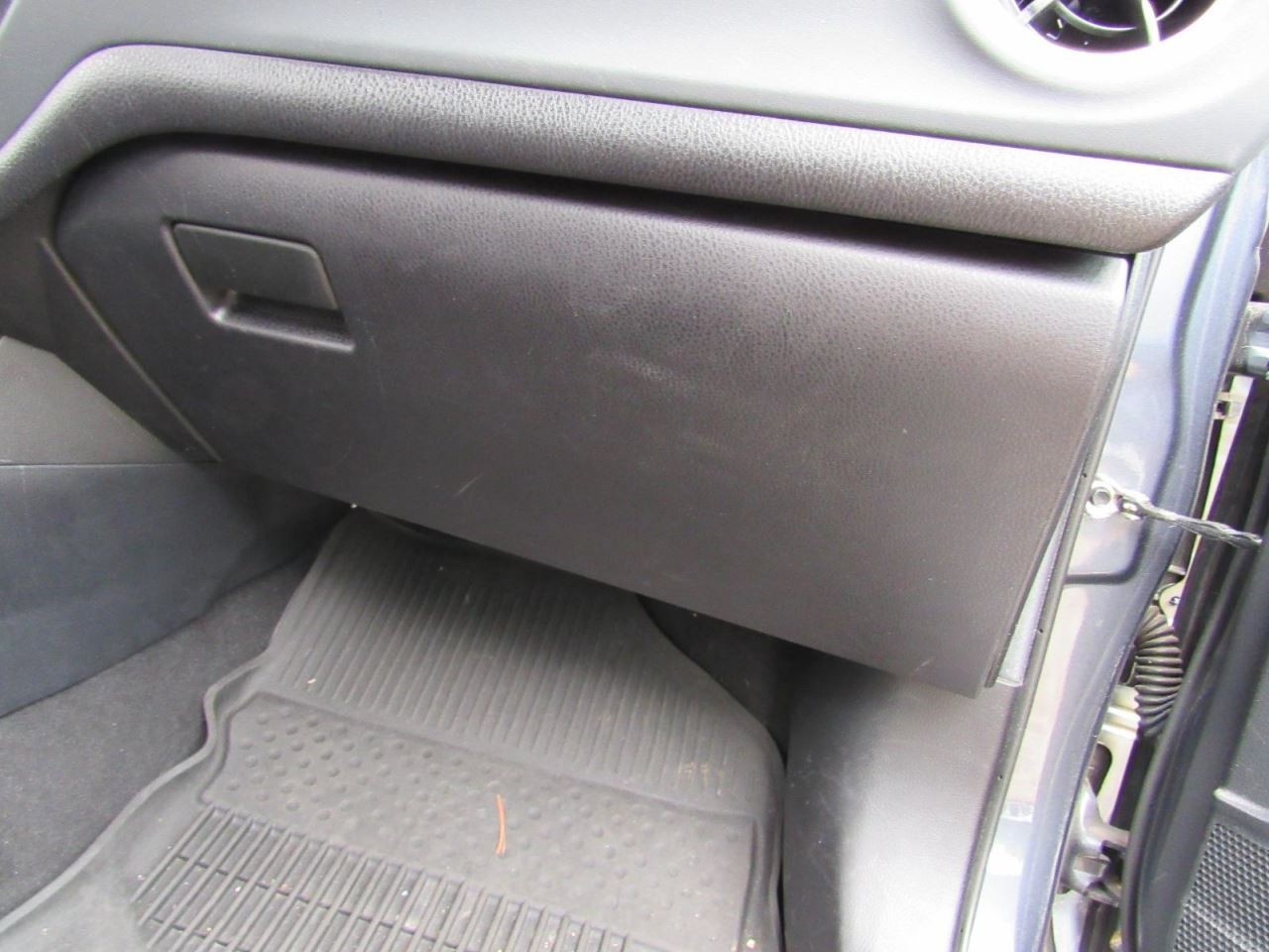 COROLLA   2018 Glove Box 1006024