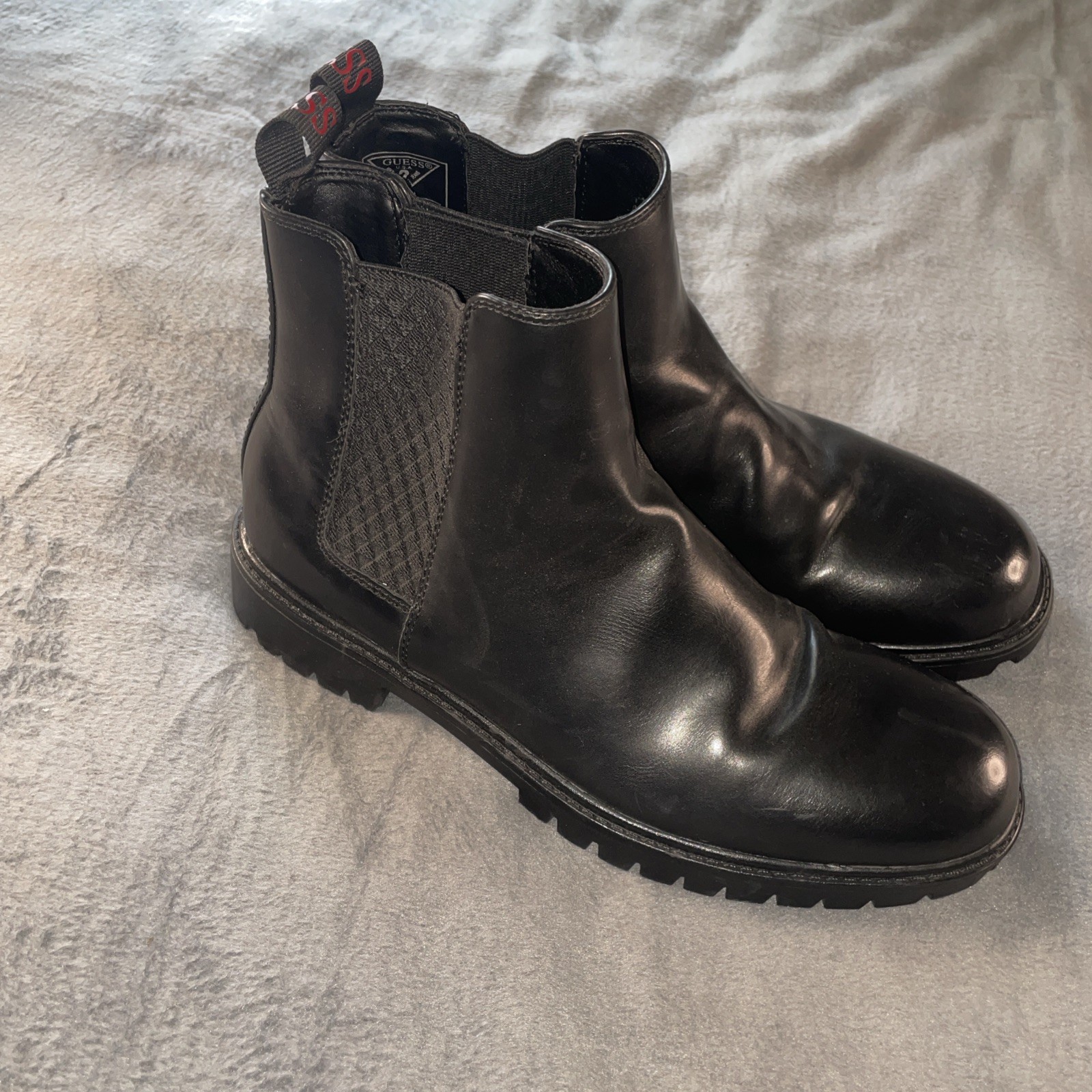 GUESS Men’s Dolaz Chelsea Boots Black Lug Sole Sz 10.5 US 43 EU Academia GMDOLAZ