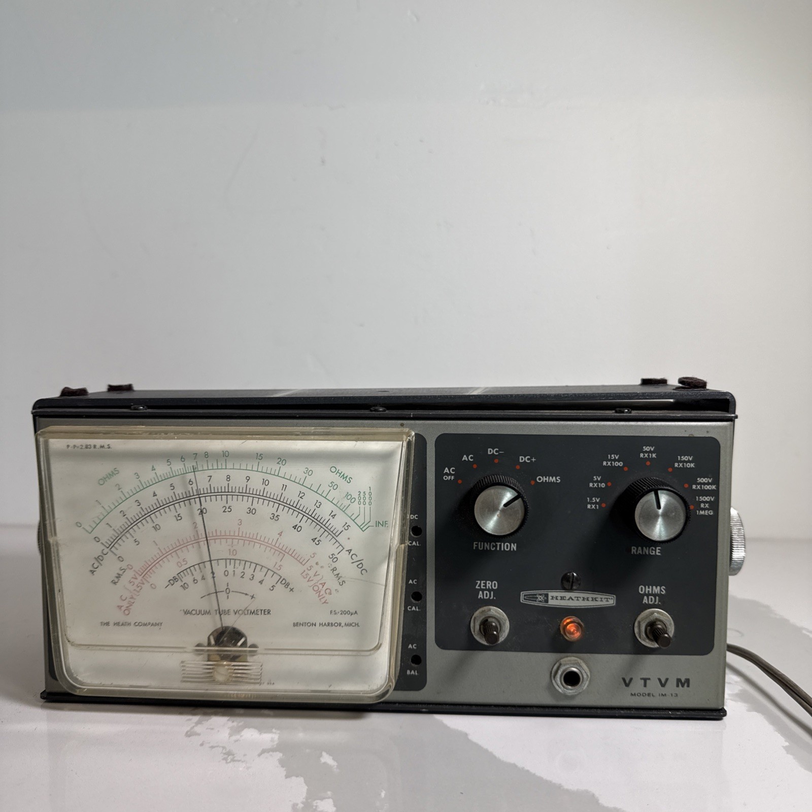 *TESTED Vintage Heathkit IG-102 VTVM Vacuum Tube Voltmeter Analog 0-1500V AC/DC*