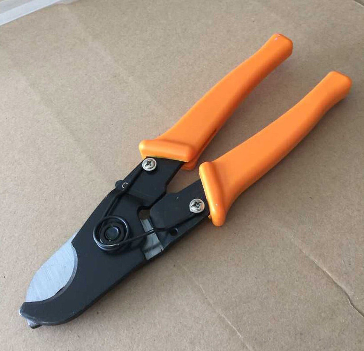 1 of 808-330A Cable Cutter Cut Up To 70mm² Wire Cutter