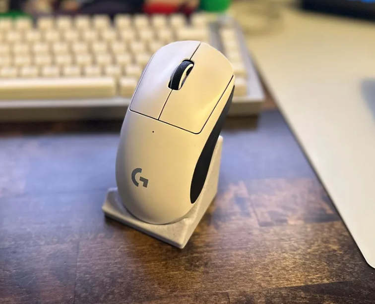 Sleek and Modern Mouse Display Stands (White or Black)