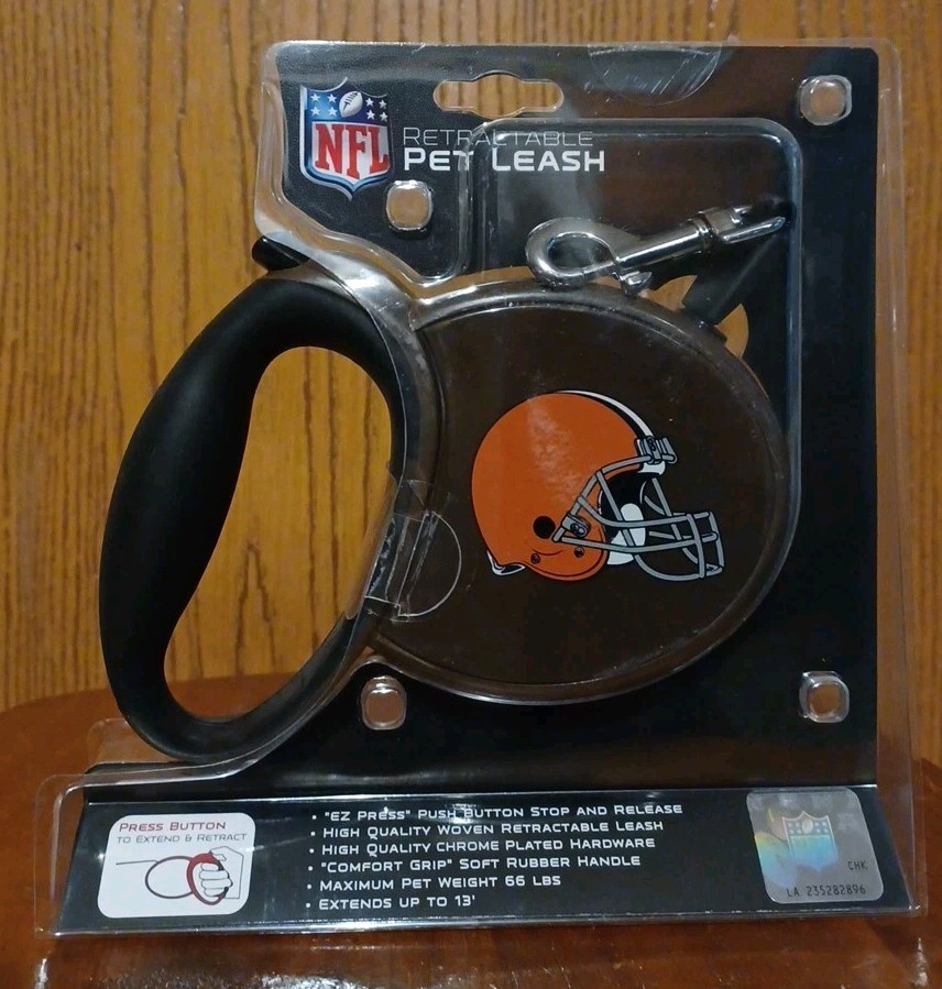 CLEVELAND BROWNS Retractable Pet Leash