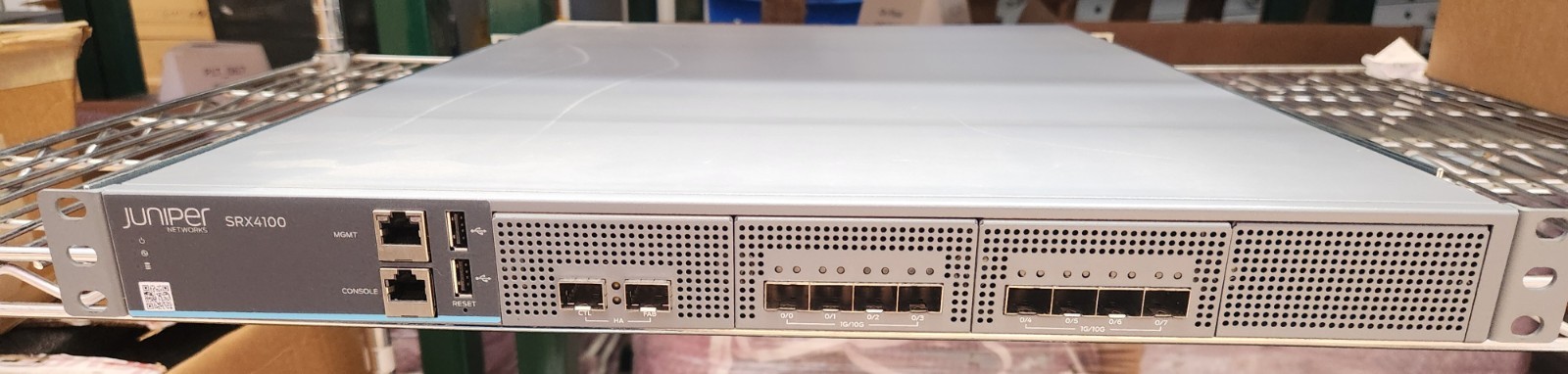 Juniper Networks SRX4100-SYS-JB-AC SRX4100 Services Gateway 8x1GbE/10GbE AC