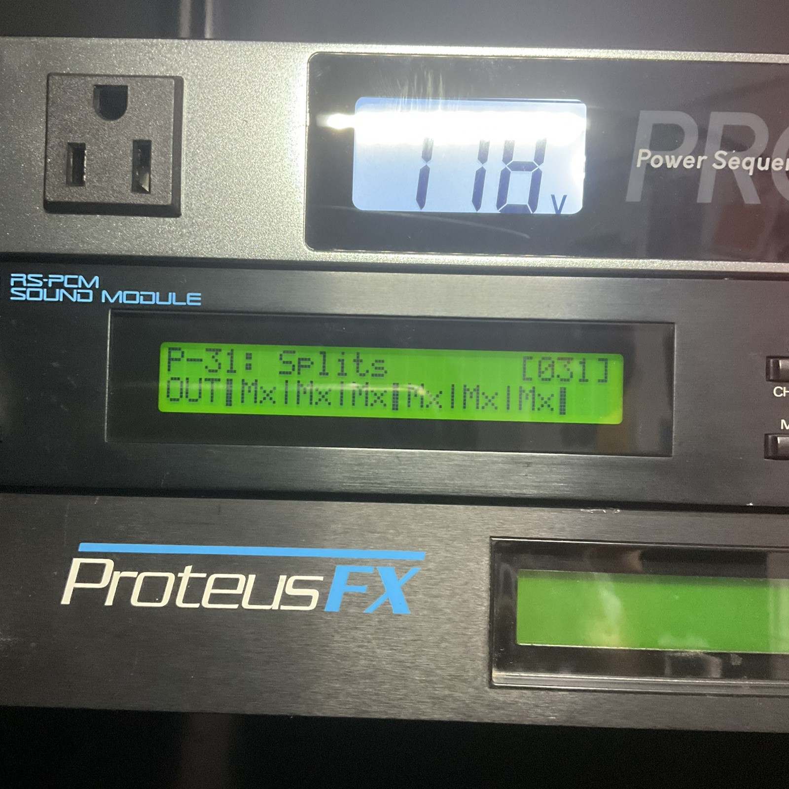 Roland U-220 RS-PCM Sound Module Rack Synthesizer