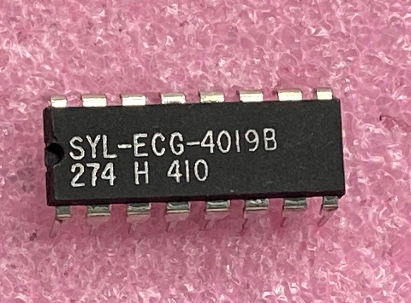 Sylvania ECG4019B ECG-4019B quad AND/OR select gates Integrated Circuit