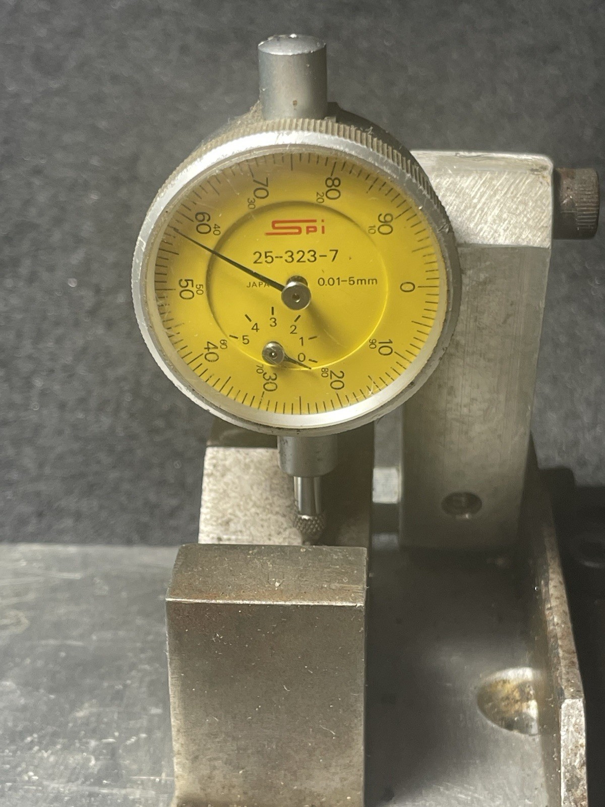 Swiss Precision Instruments SPI Dial Indicator 25-323-7 Metal base & 2 v-blocks
