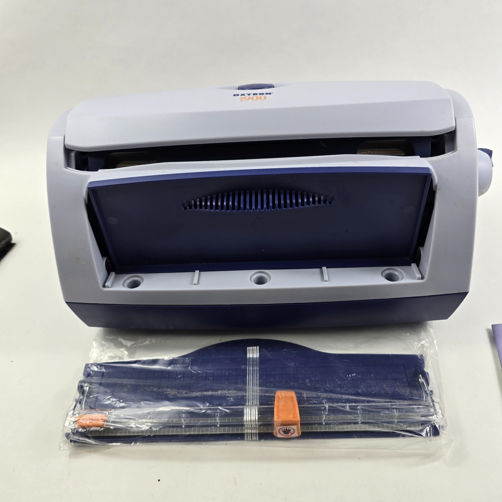 Xyron Model 900 Laminator Machine, Sticker, Label Maker, 2 New Cartridges