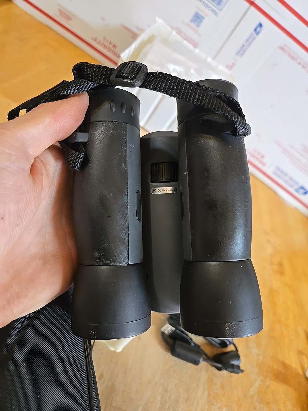 Simmons CaptureView 8x42 Binoculars and Digital Camera Model 822218