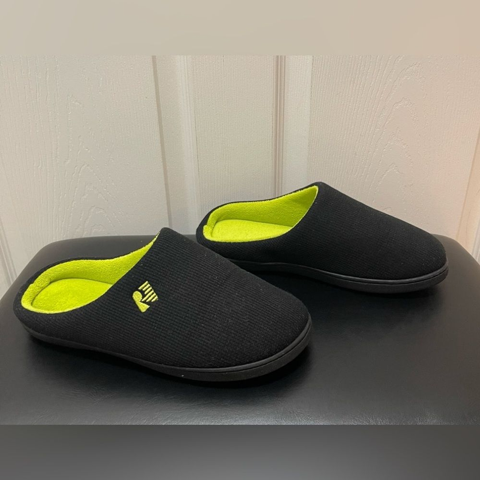 Winter Slippers Mens Size M US 9-10 Soft Comfy