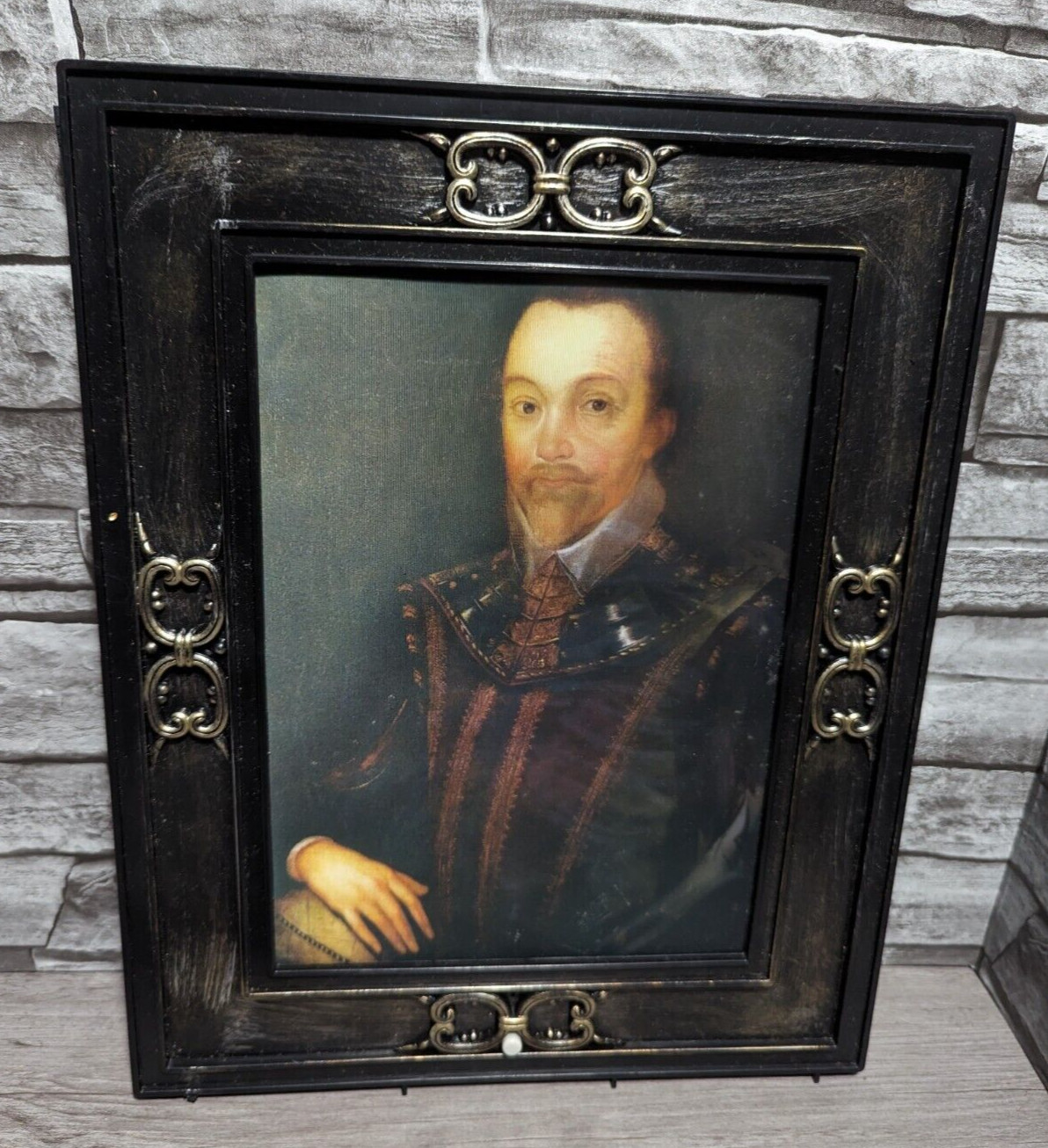 DOES NOT WORK Gemmy Halloween Picture Frame Portrait Lenticular Vampire Prop