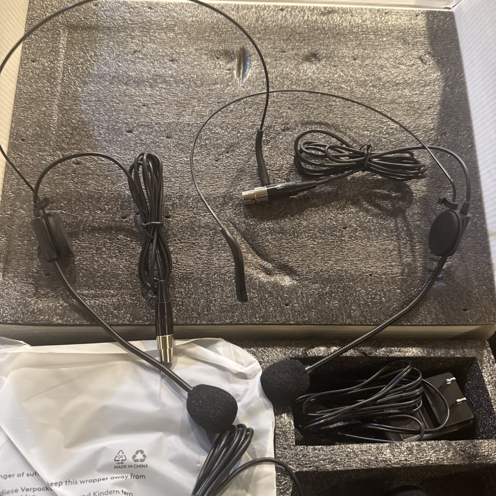 4-Channel Wireless Microphone System UHF Cordless 2 Handheld 2 Bodypack Mics