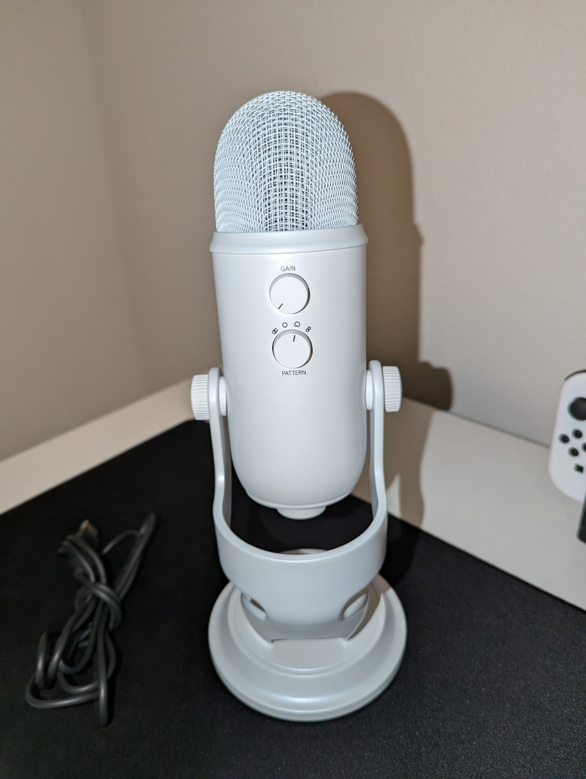 Blue Yeti USB Microphone Silver Mute Switch Volume Gain Multiple Polar Patterns