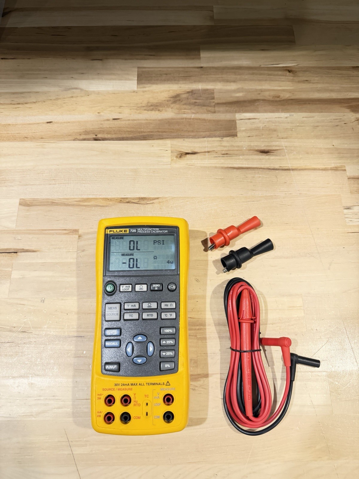 FLUKE 725 MULTIFUNCTION PROCESS CALIBRATOR W/ LEADS & CLIPS FREE SHIPPING TESTED
