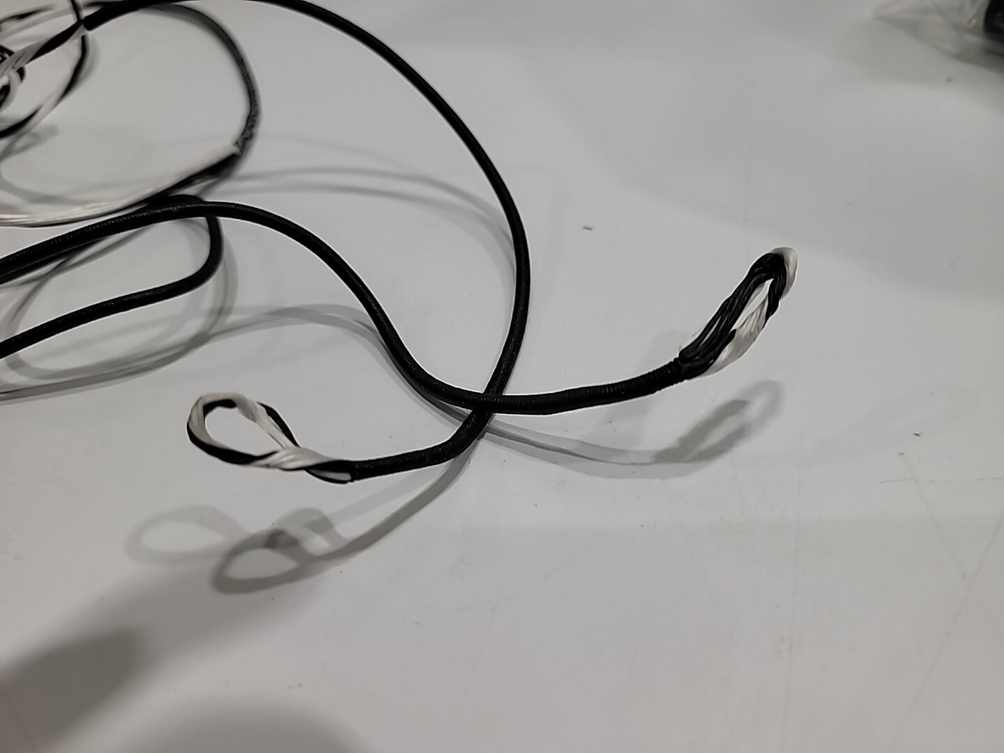 Genesis Bowstring Black/White # BG11498