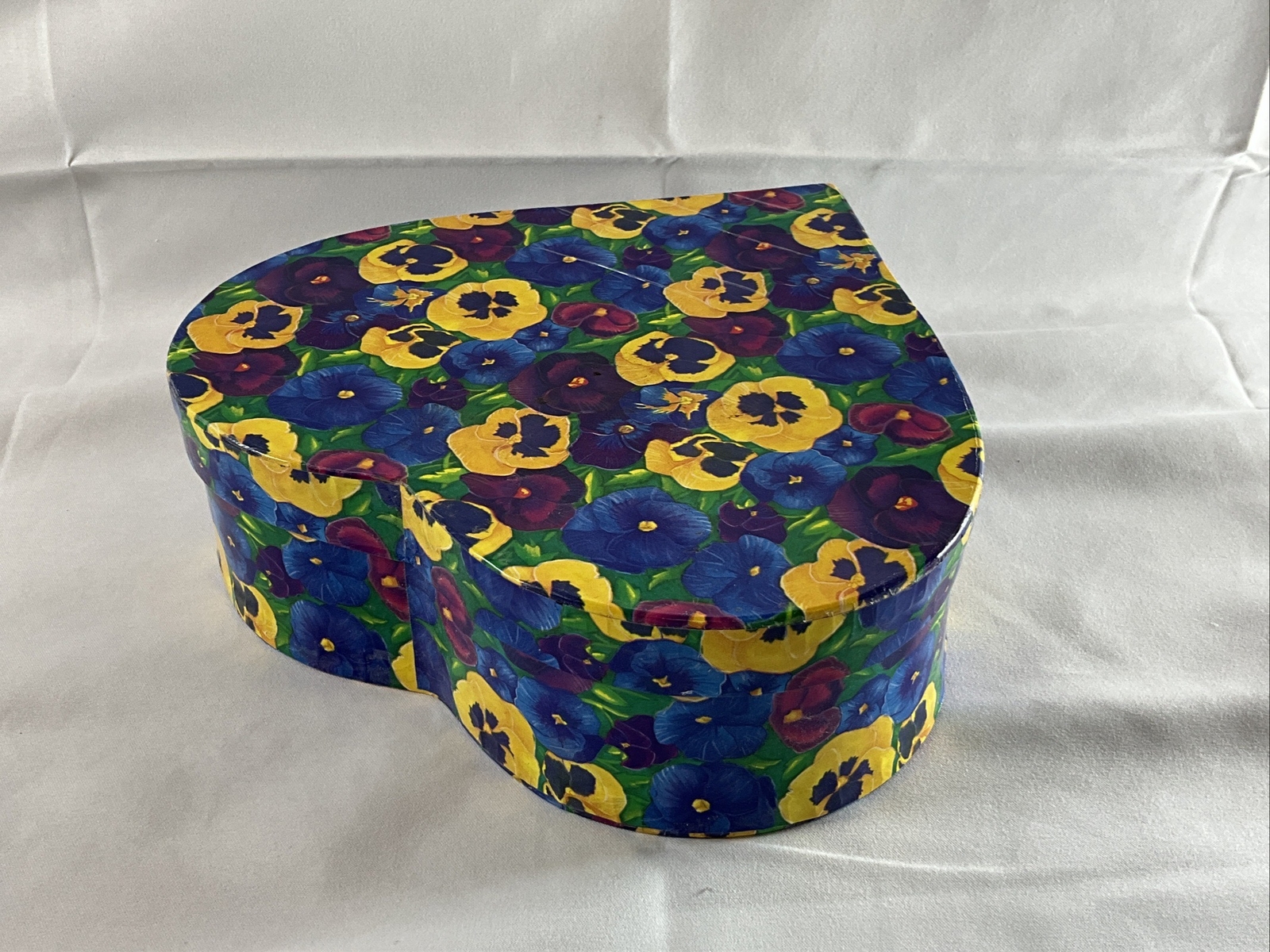 Heart Shaped Pansy Design Gift Box Keepsake’s