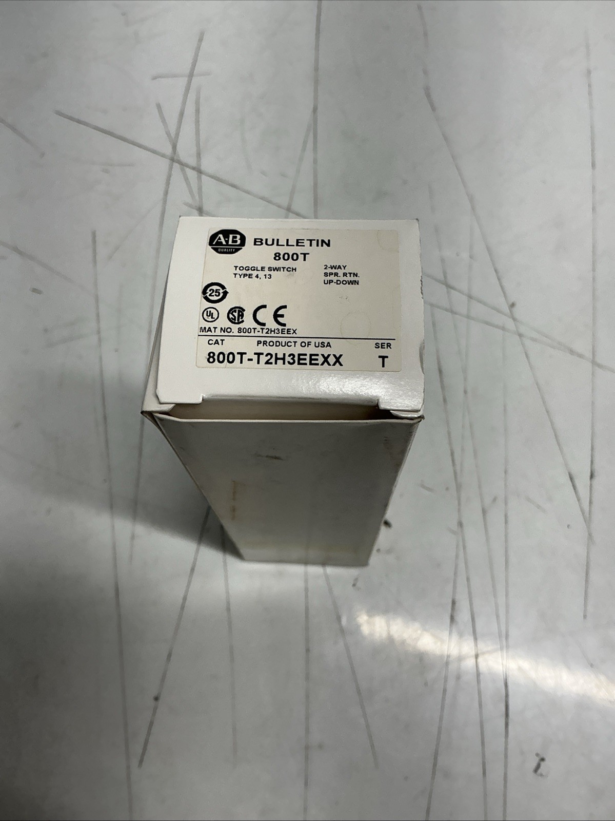 Allen-Bradley 800T-T2H3EEXX Series T  Toggle Switch. Z-940
