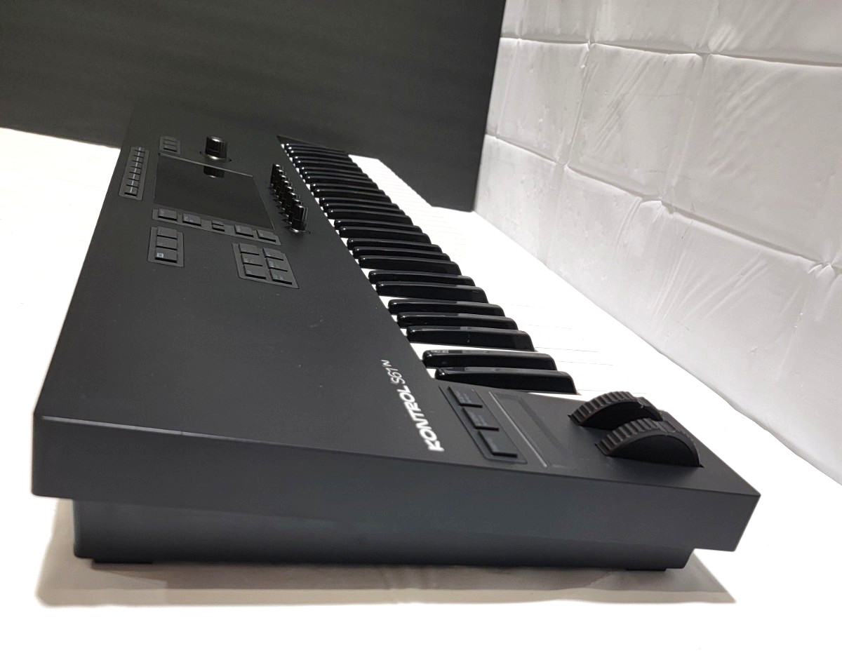 Native Instruments Kontrol S61 MK3 61-Key MIDI Keyboard Controller