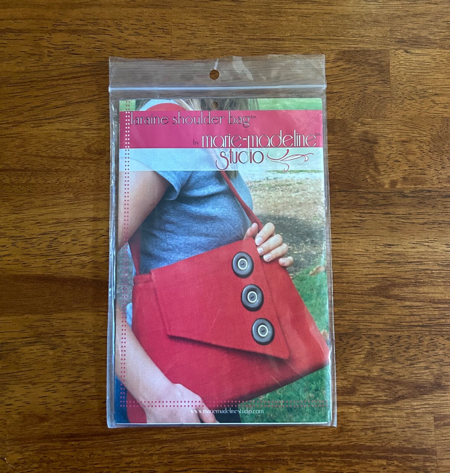 Laraine Shoulder Bag Pattern # MO61 Vintage Inspired Tissue Pattern Brand New