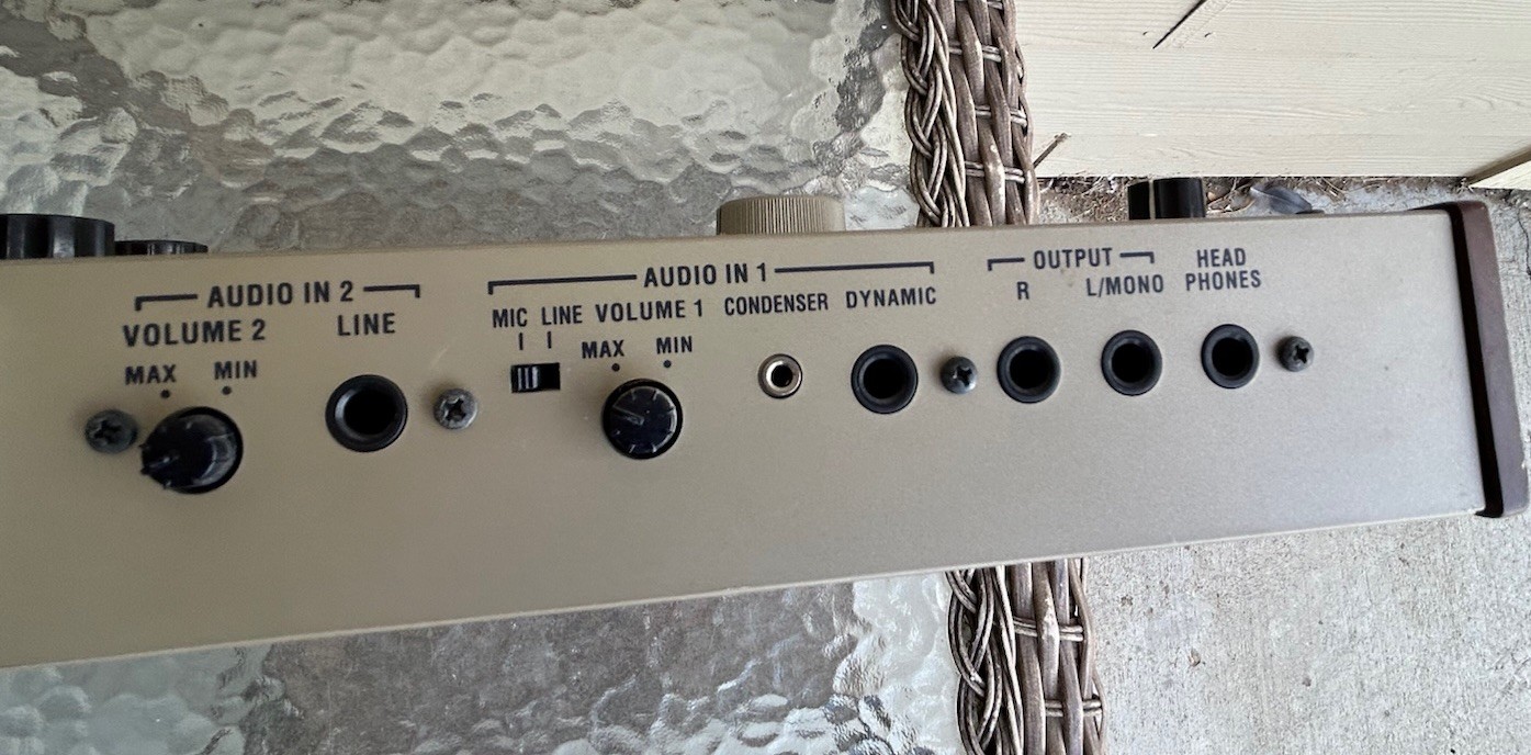 KORG microKORG 37-Key Synthesizer Vocoder ***Working***