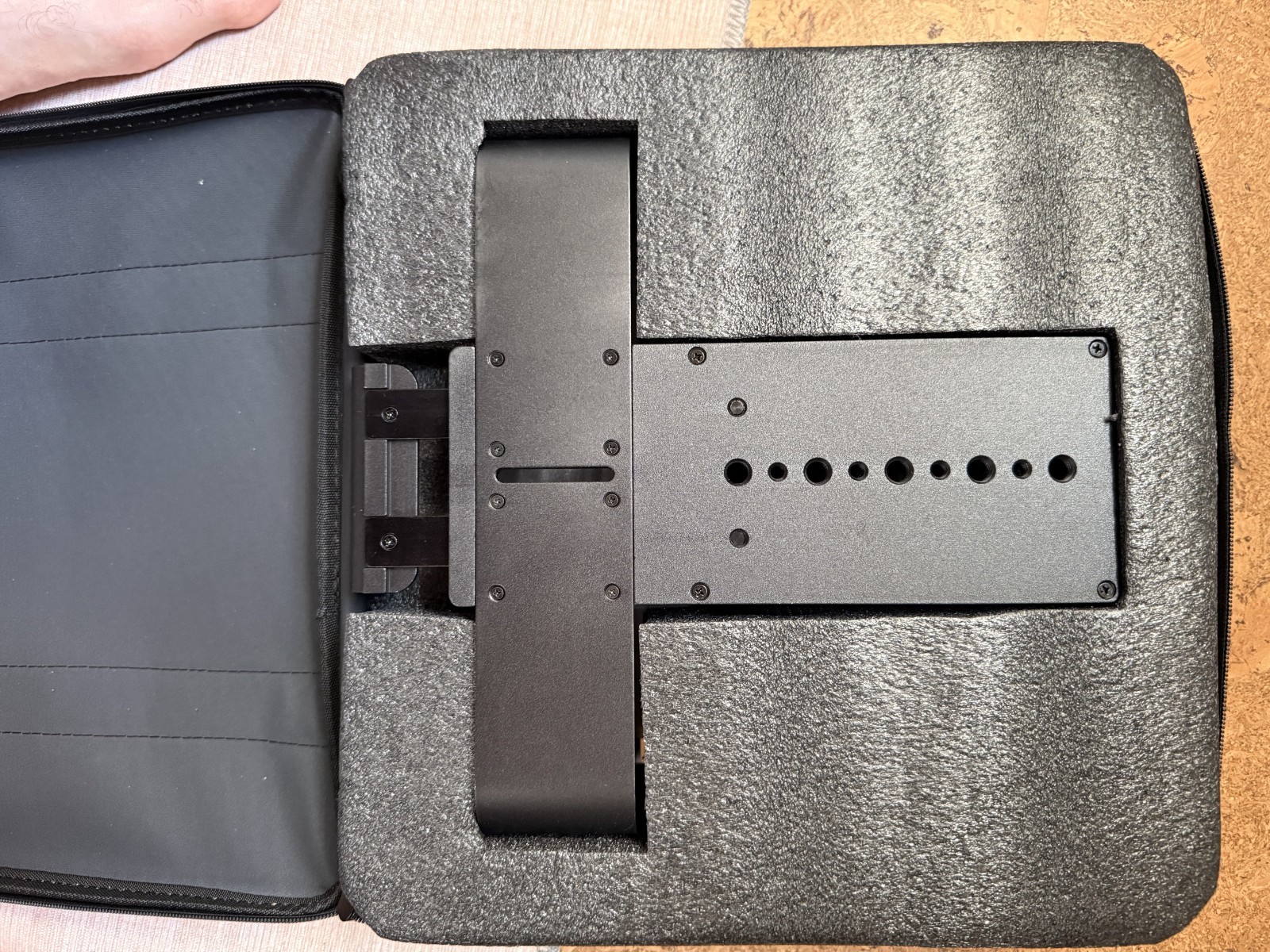 Glide Gear TMP 100 Teleprompter with Case