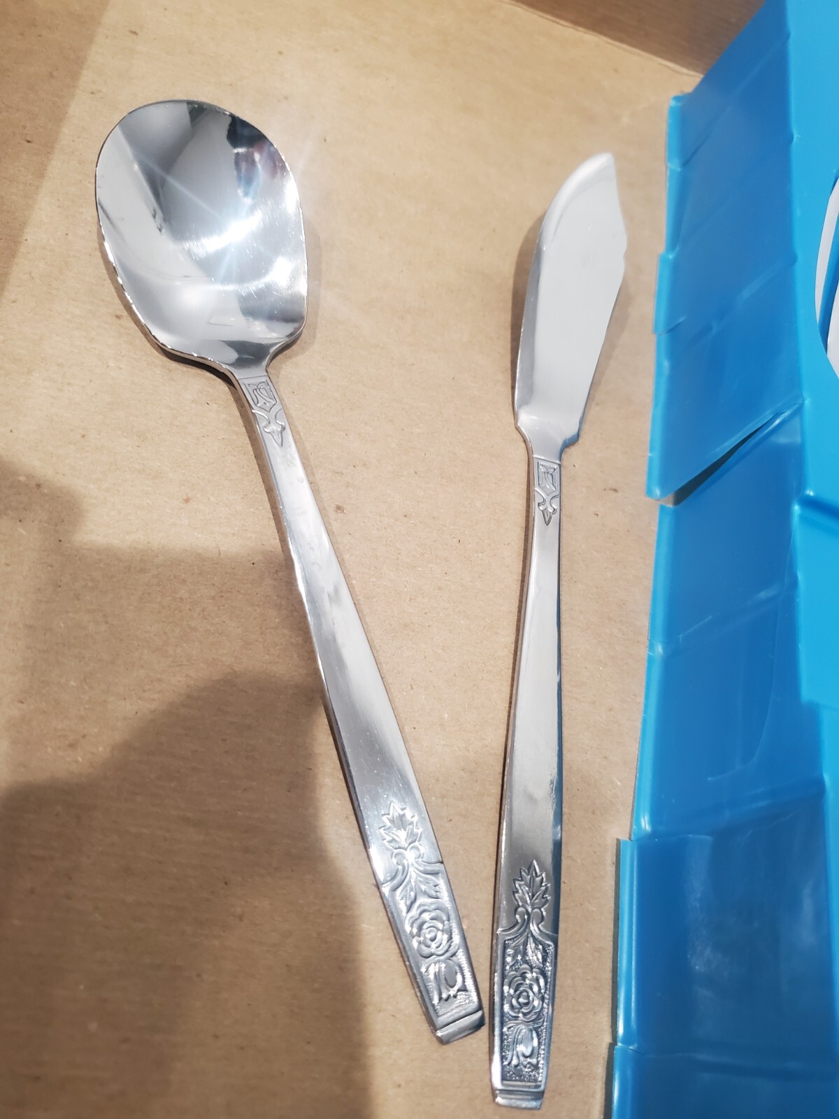 Crown One Young Rose 50 Piece Flatware
