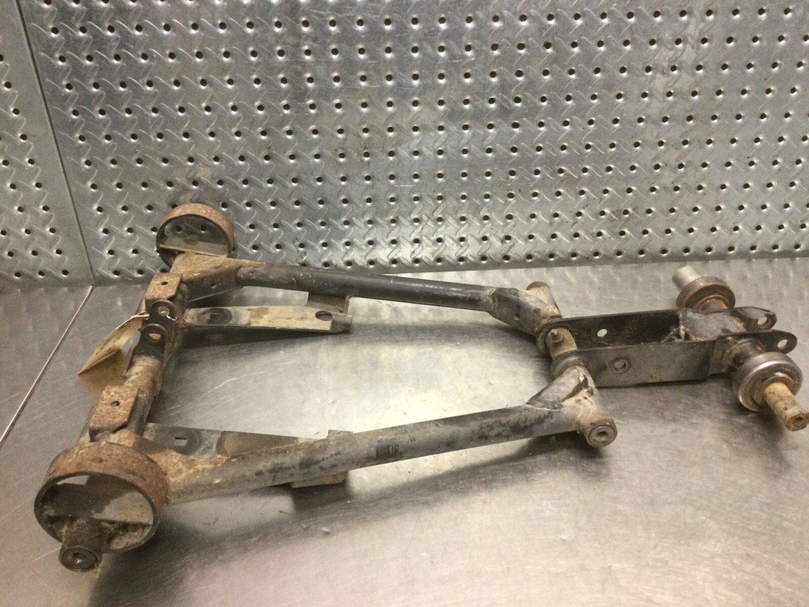 POLARIS SNOWMOBILE FRONT TORQUE ARM 1541140-067 S011