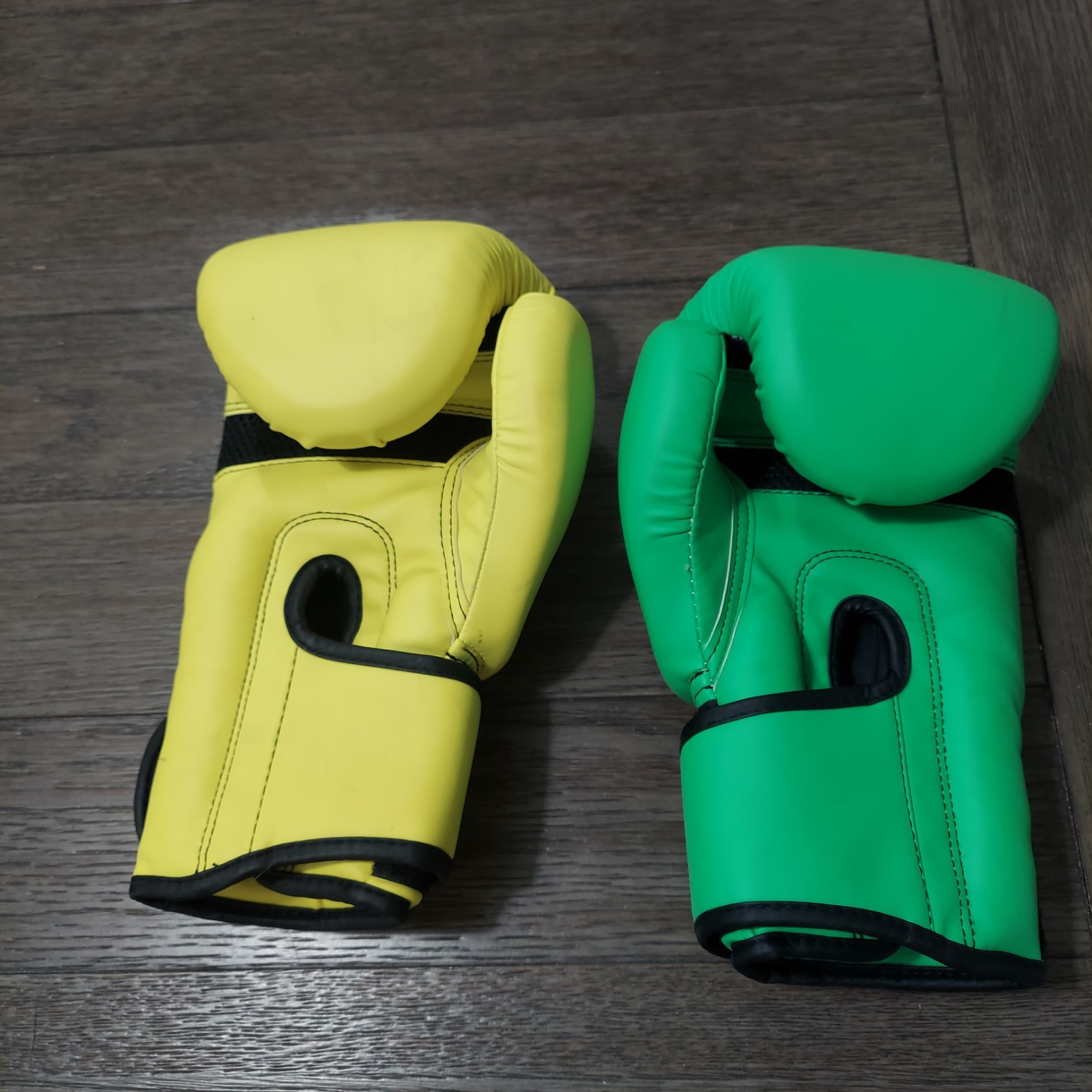 Dribble Up DribbleUp SMART Boxing Gloves Interactive Workout - untested