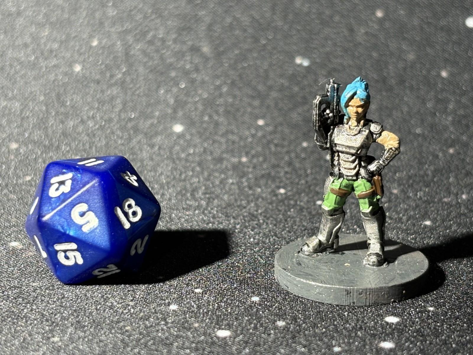 Hand-Painted Cyberpunk BLUE HAIR GIRL w/Gun Mini Pathfinder RPG 25mm/Med Base