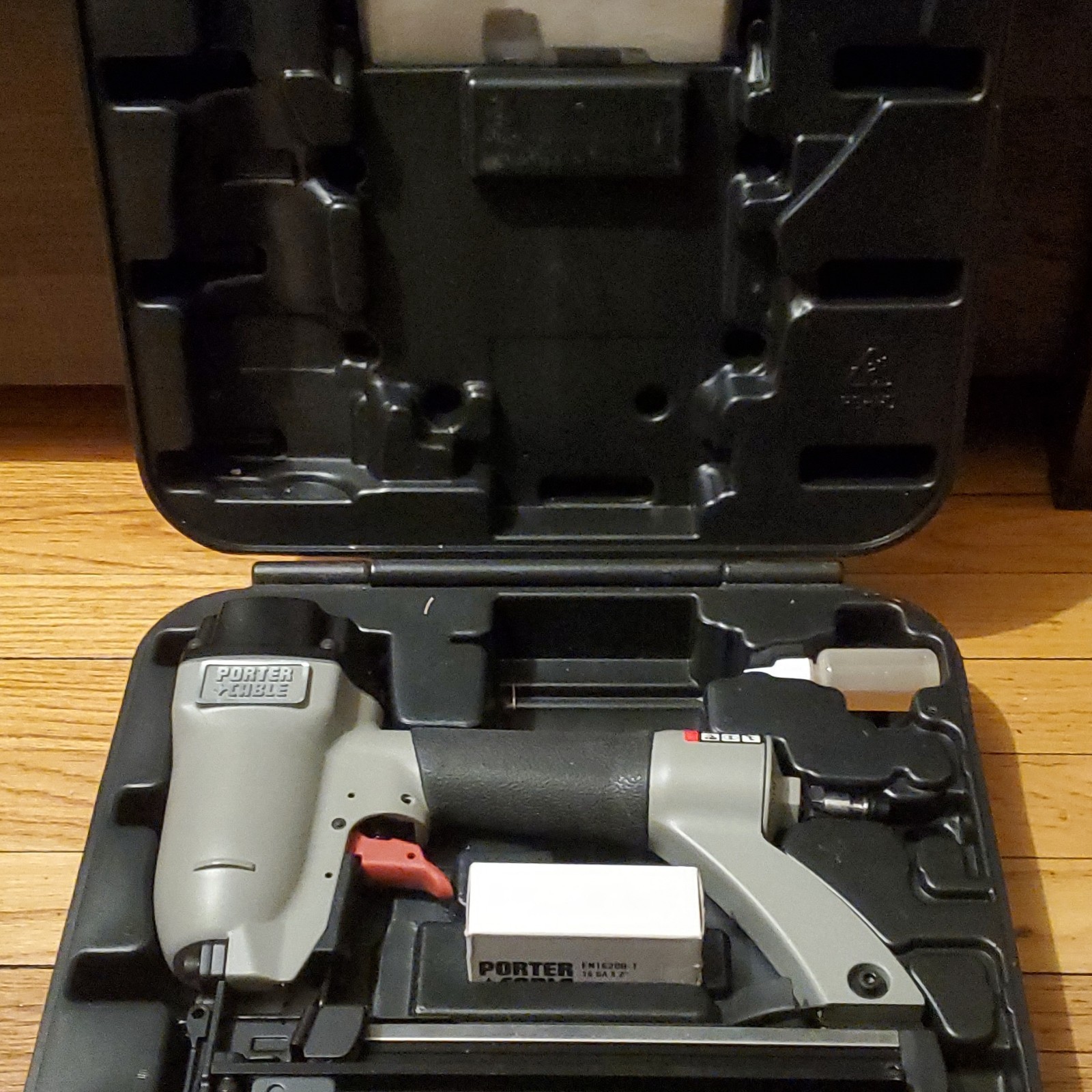 PORTER-CABLE FN250B Pneumatic Finish Nailer with Case and Manual
