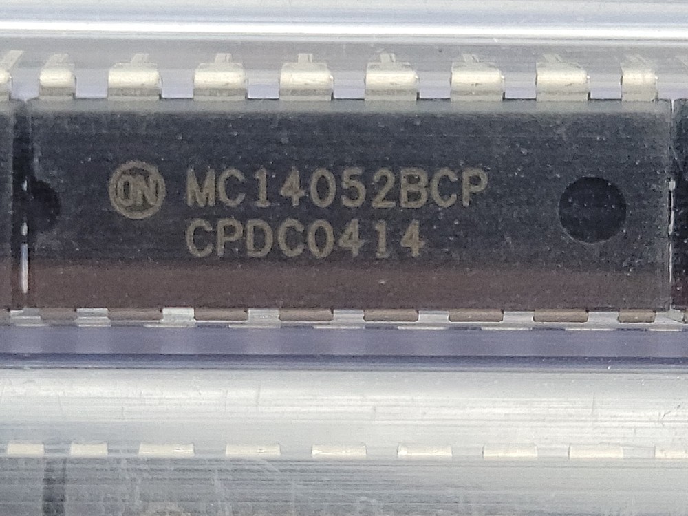 New (50pcs) MC14052BCP ONSEMI IC Logic