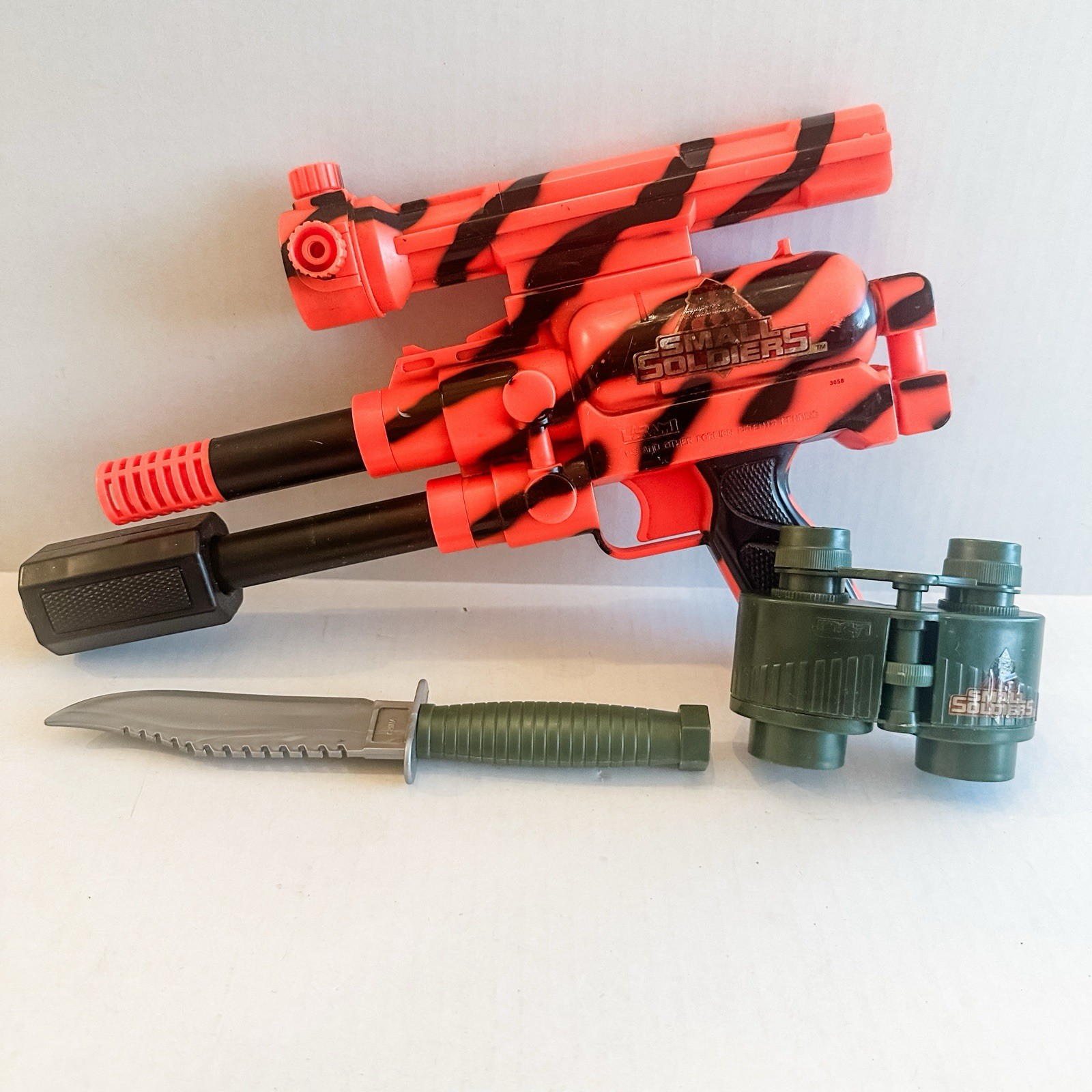 Larami Small Soldiers Toy Dart Blaster (Untested) Binoculars & Knife READ