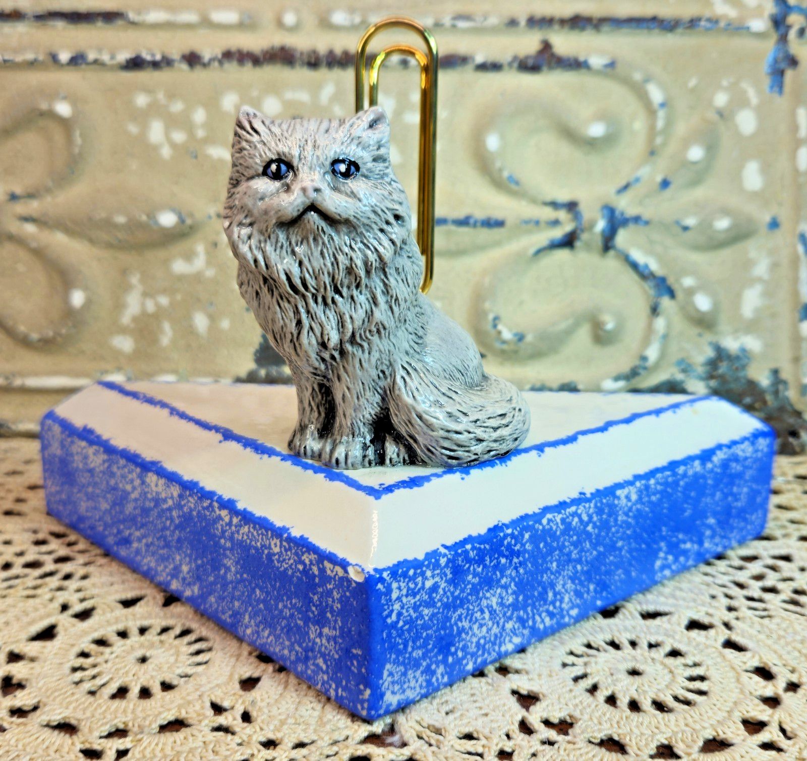 Vintage Signed Handcrafted & Painted Spongeware Ceramic Desk Note Clip Cat Theme