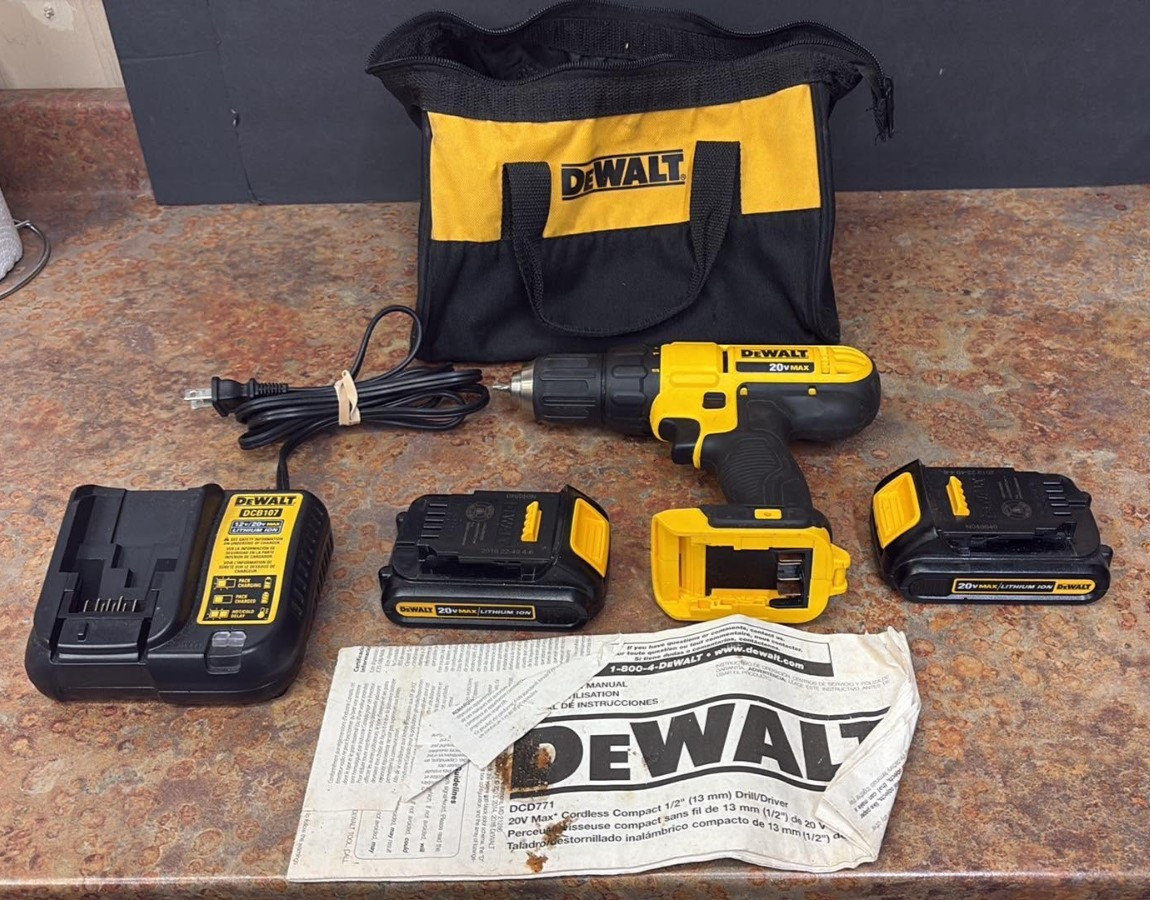 DeWalt Drill DCD771 2 Batteries & Charger Bag Tested Works Free Shipping
