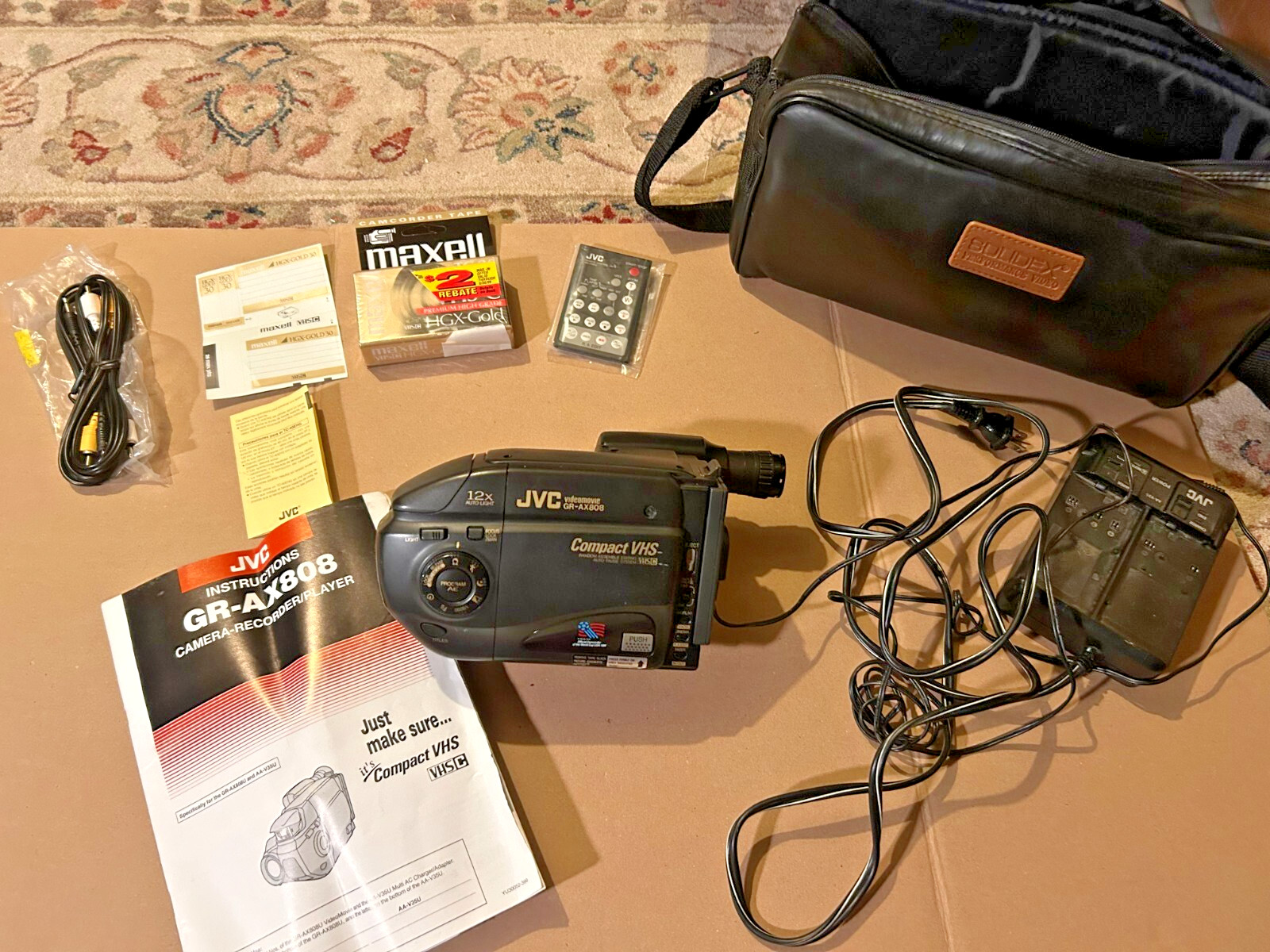 JVC GR-AX808 Compact VHS Video Camera Camcorder Bundle Tested **READ** recorder