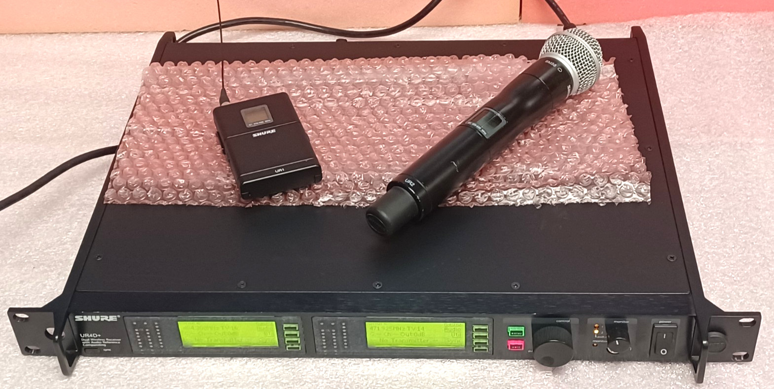 Shure UR4D+ G1 Dual Wireless System 470-530MHz w/ UR2 Mic & UR1 Bodypack