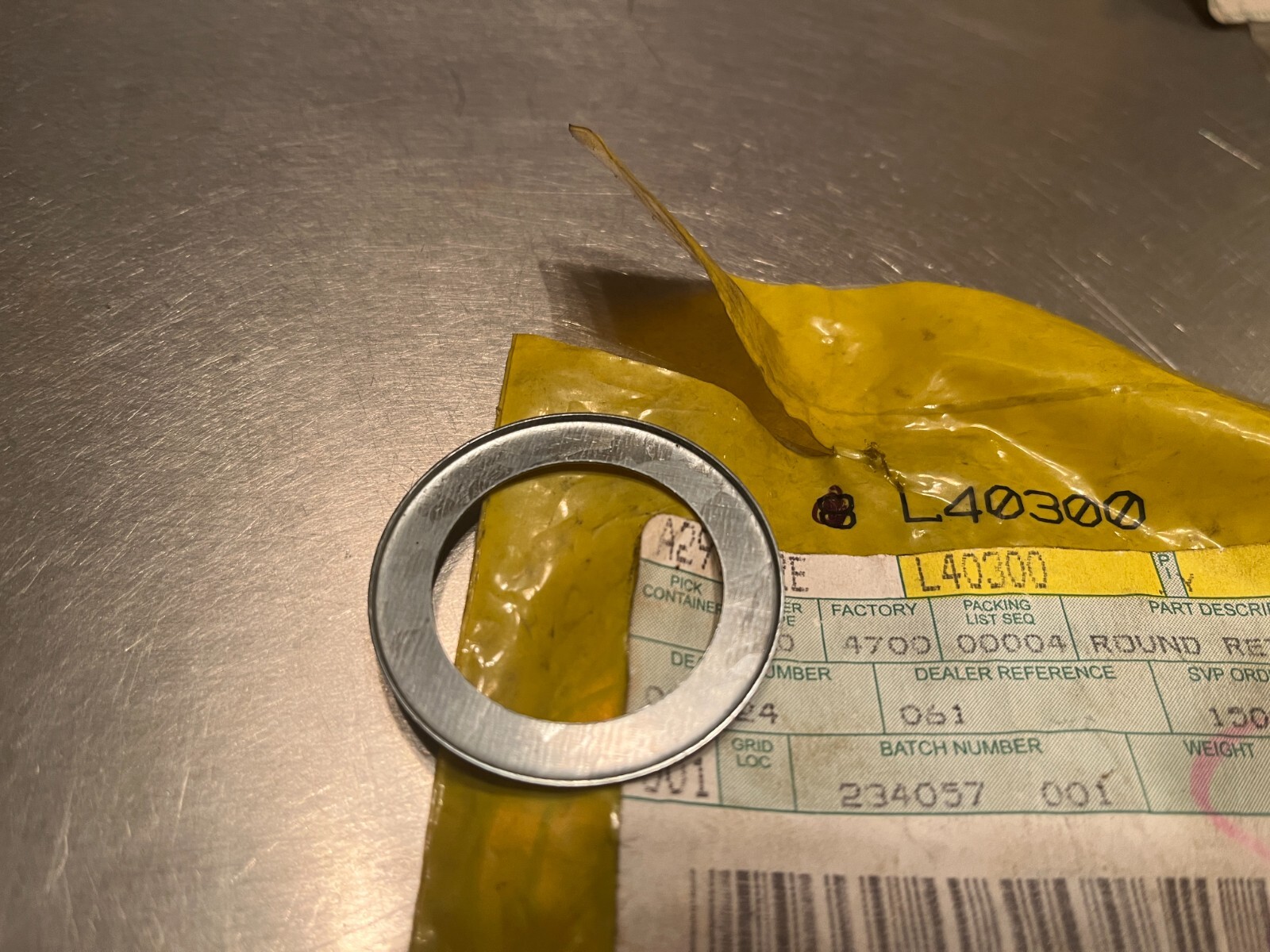 L40300  Genuine OEM  John Deere   Round Retainer CAP