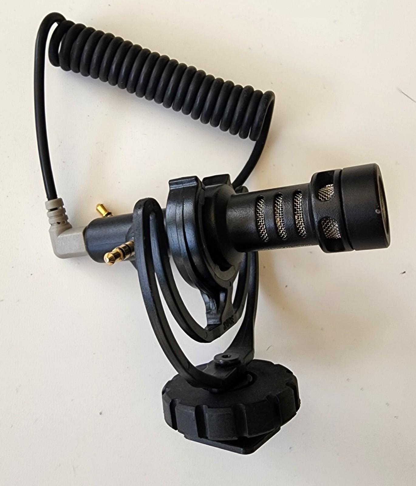 Rode VideoMicro Compact On Camera Microphone include gimble mount quick release