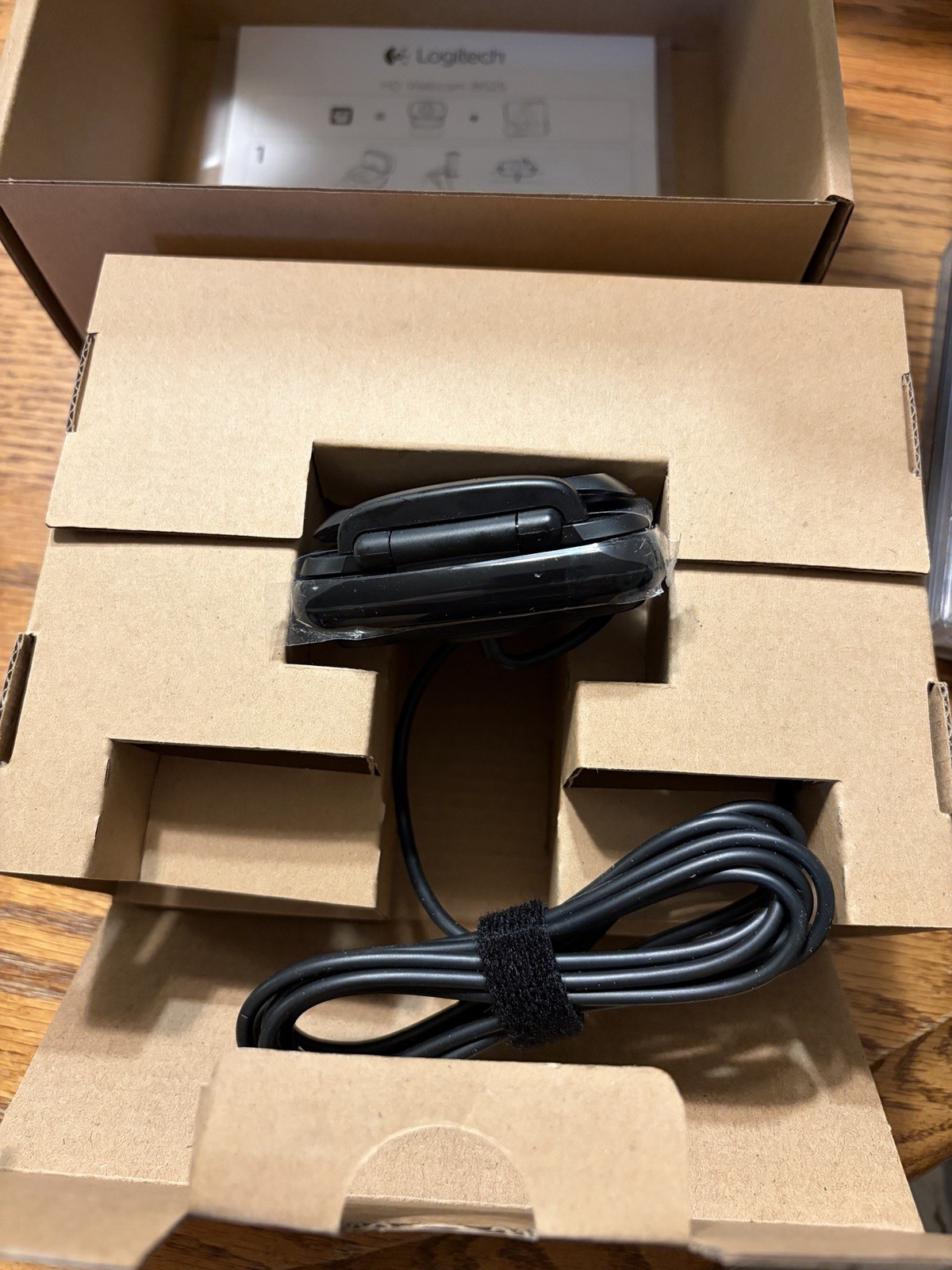Logitech B525 HD 720p Autofocus Webcam w/ Built-in Mic Open Box