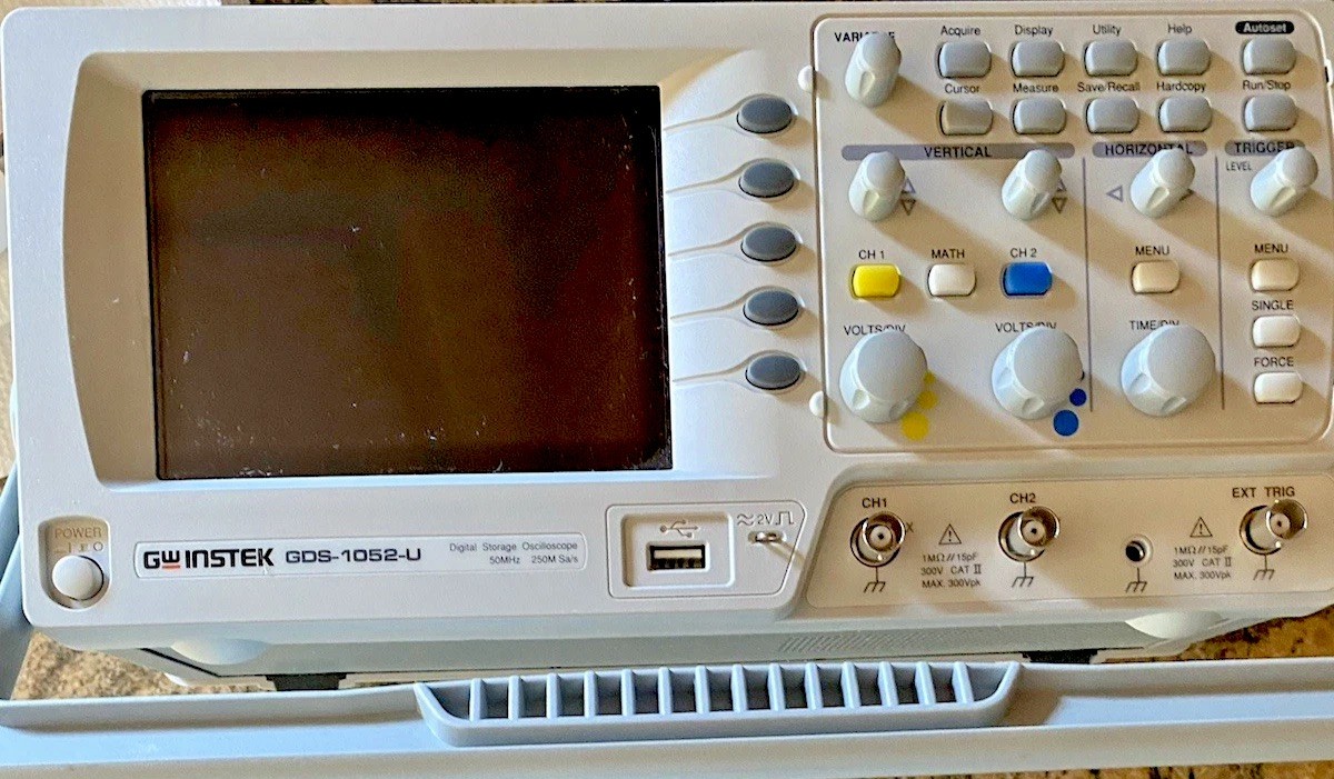GW Instek Digital Storage Oscilloscope GDS-1052-U 50MHz +Power Cord Tested Works