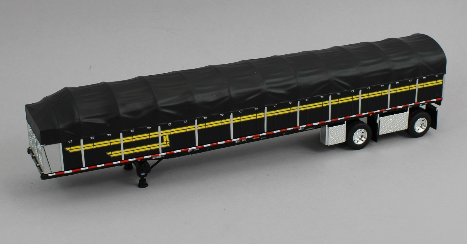 DCP 1:64 *BLACK* Wilson Roadbrute Flatbed Trailer with COVERED WAGON LOAD *NEW*