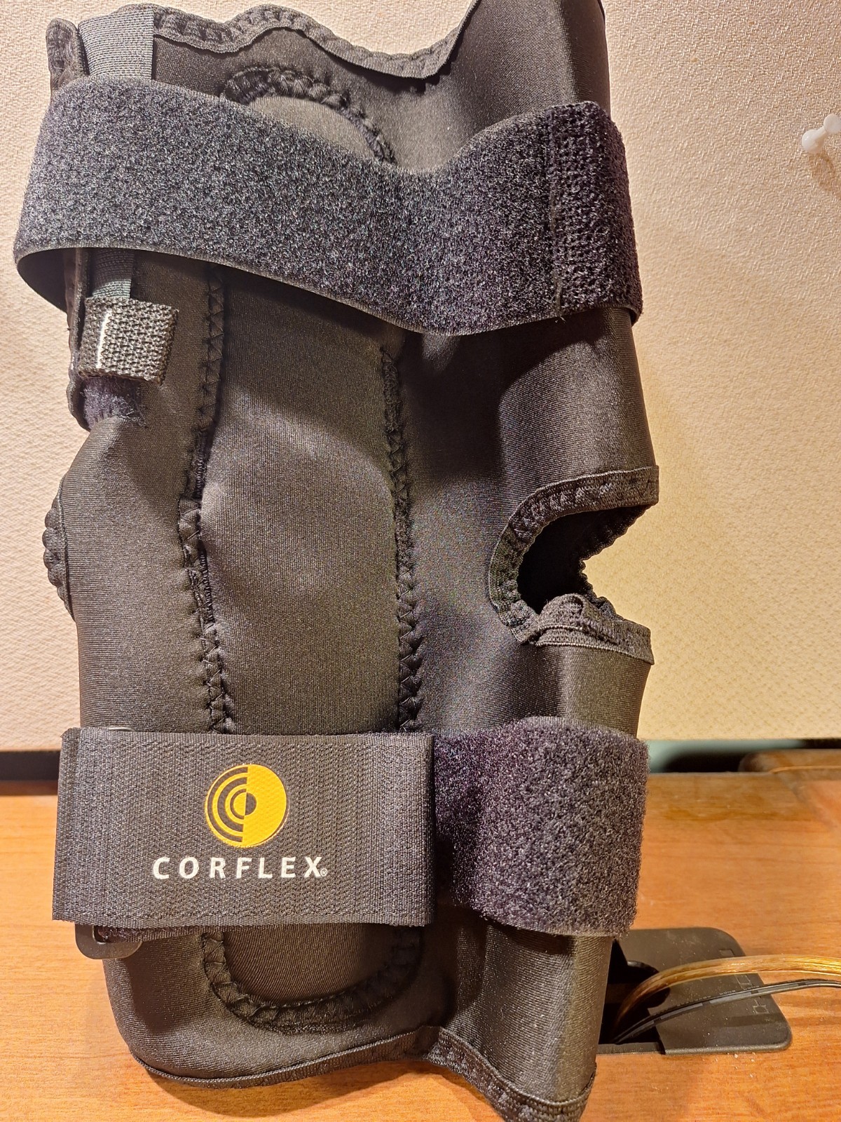 Corflex Cooltex 13" Anterior Closure Knee Wrap OP Pop w\Hinge. SMALL. NEW!