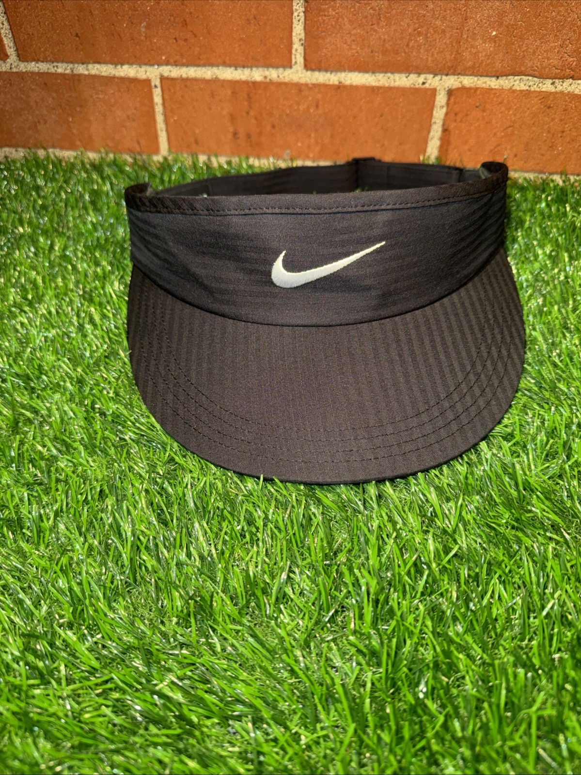 VTG Nike Golf Dri-Fit Ghost Black Pin Stipe Adjustable Visor