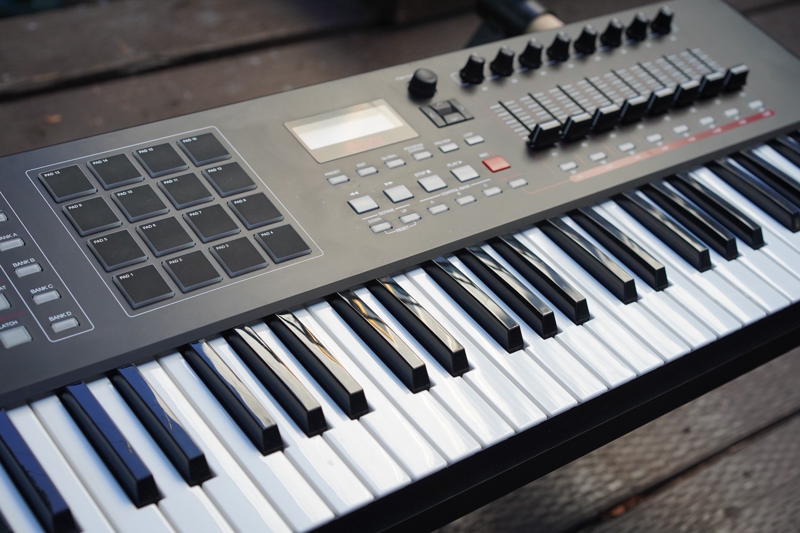 Akai MPK261 61Key MIDI Keyboard Controller-Mint Condition - Includes USB-C Cable