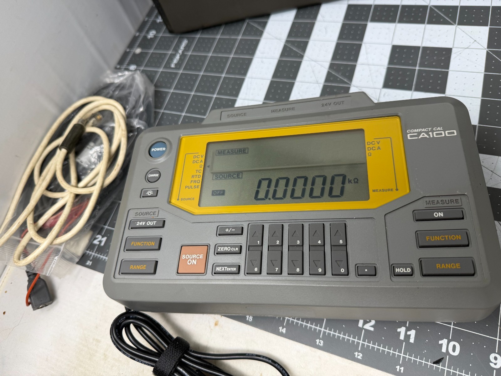 YOKOGAWA Compact CAL CA100 Voltage Measurement Current Process Calibrator