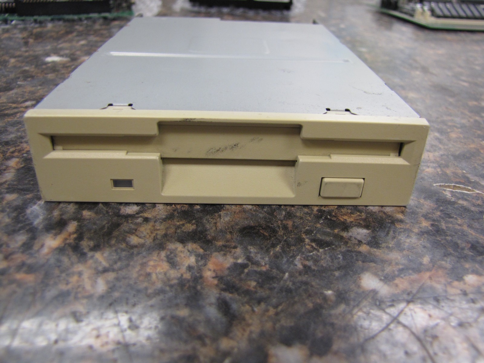 TEAC FD-235HF 19307772-91 FLOPPY DISK DRIVE BEIGE -NH10