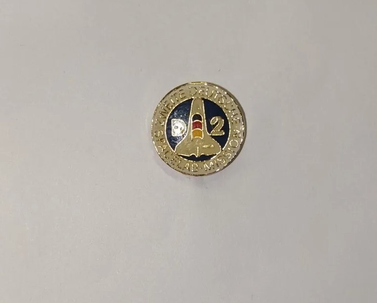 Vintage NASA SPACELAB Pinback D-2 Germany Deutsche Mission ERNO Space Shuttle