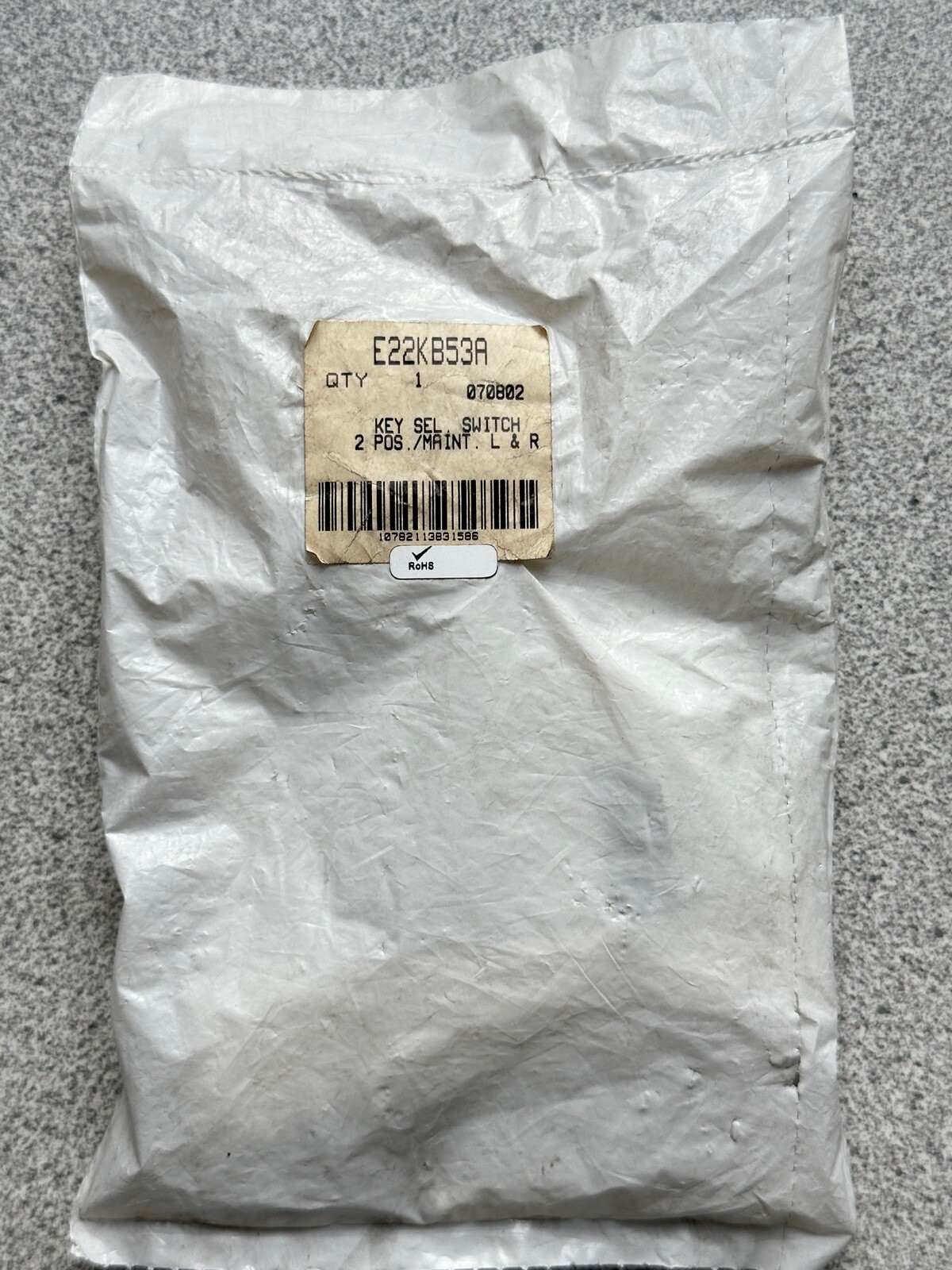 NEW Eaton Cutler Hammer E22KB53A 2-Position Keyed Maintained Selector Switch