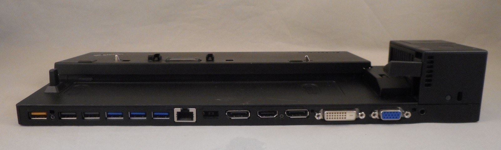Lenovo ThinkPad Ultra Dock Type: 40A2 P/N: SD20A06041