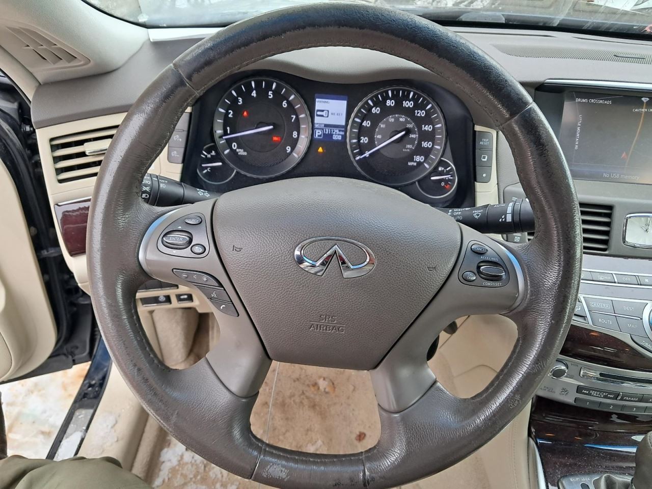 Q70 2015 Glove Box 4954329